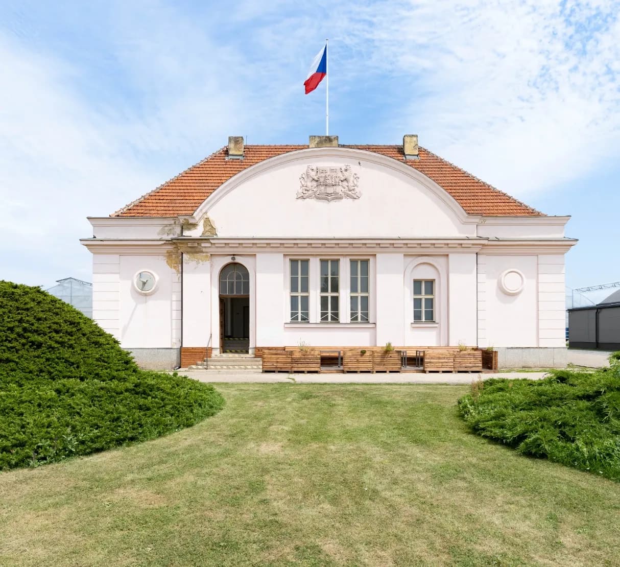 Branding for
a farm and local
food store